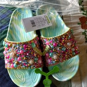 New Crocs womens size 8 Hand Rhinestoned/pearled/embellishments.